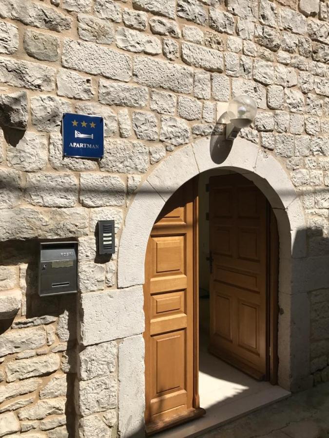 Old Town Apartments Trogir - Free Parking エクステリア 写真