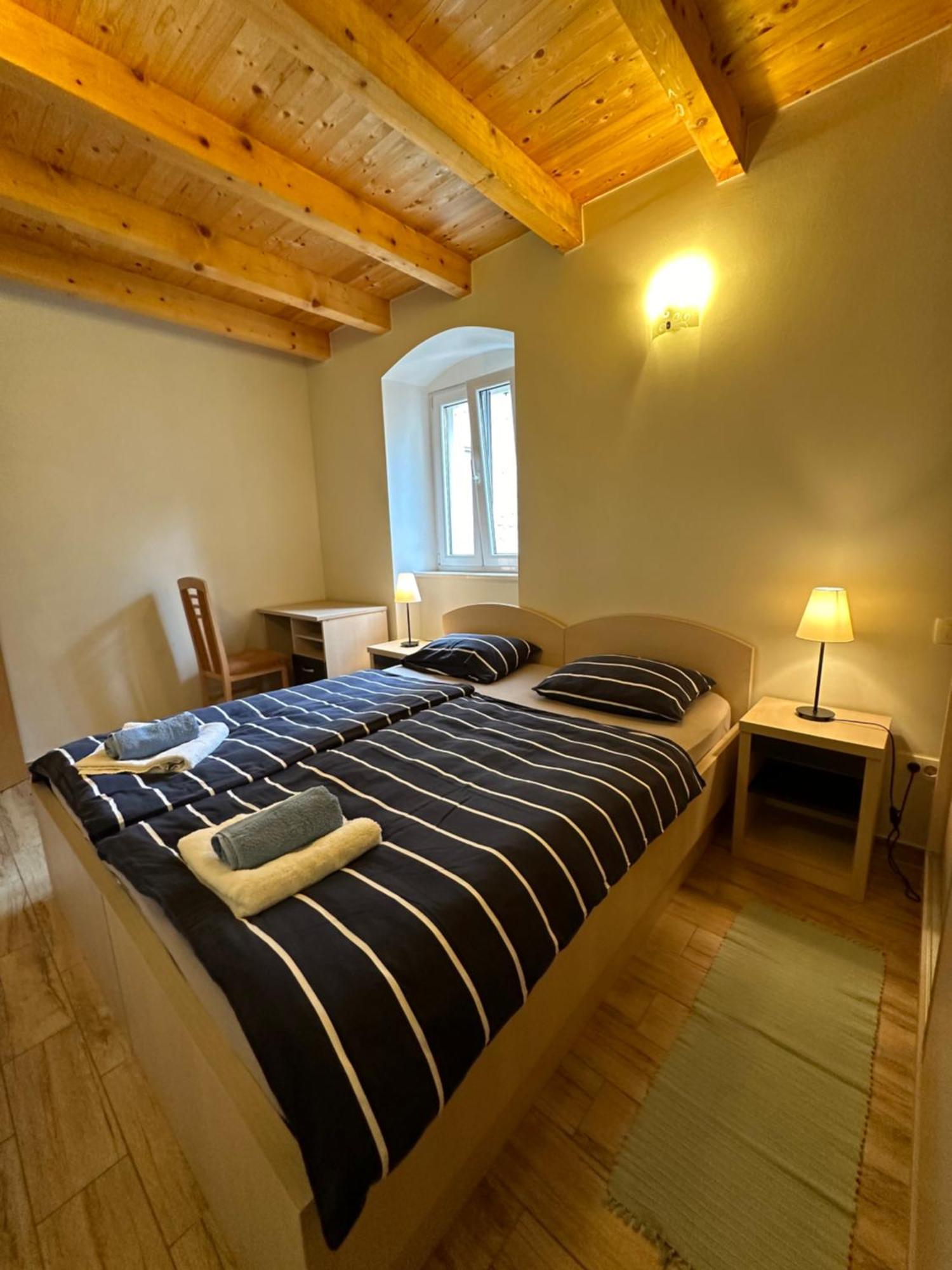 Old Town Apartments Trogir - Free Parking エクステリア 写真