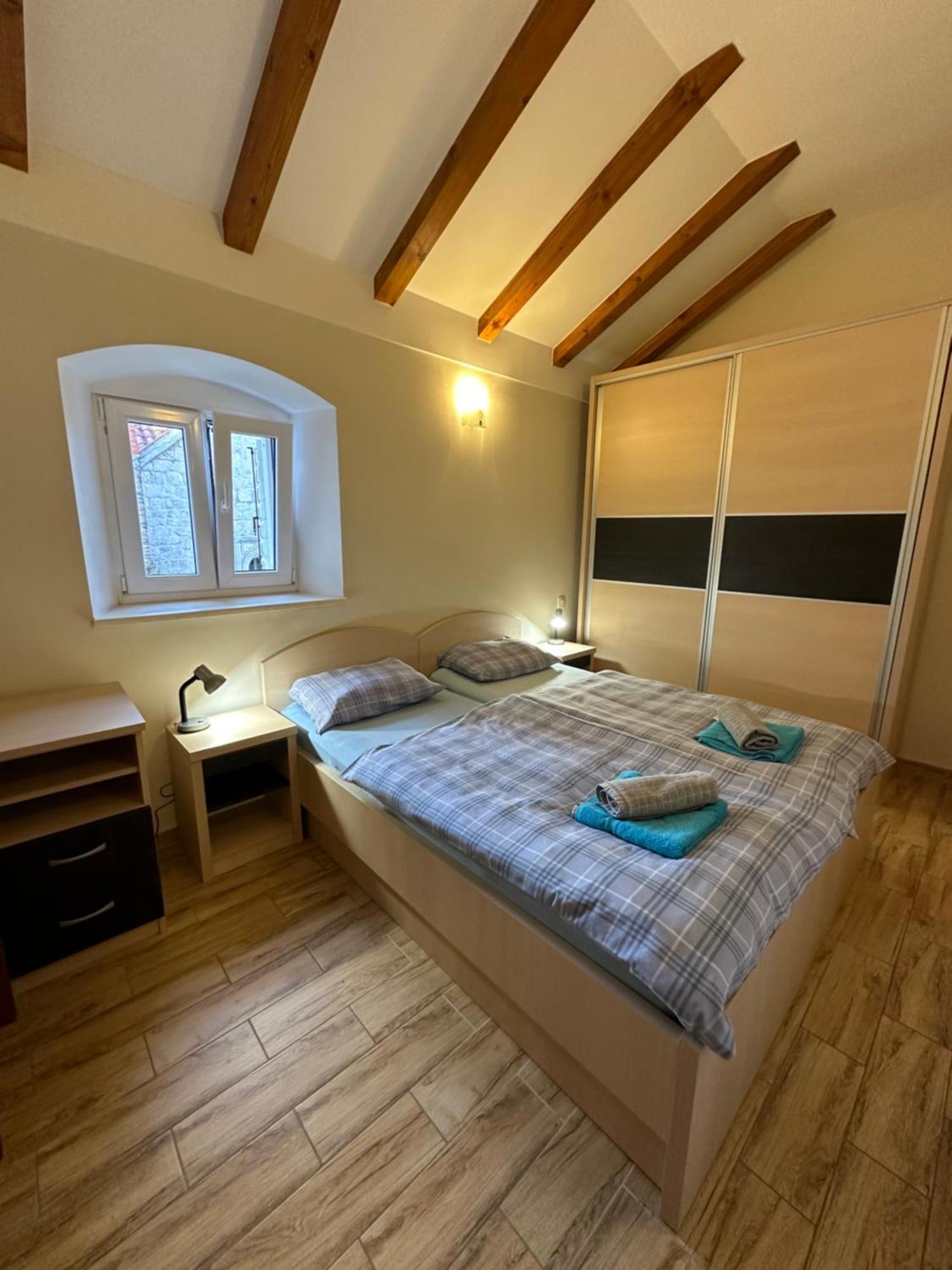 Old Town Apartments Trogir - Free Parking エクステリア 写真