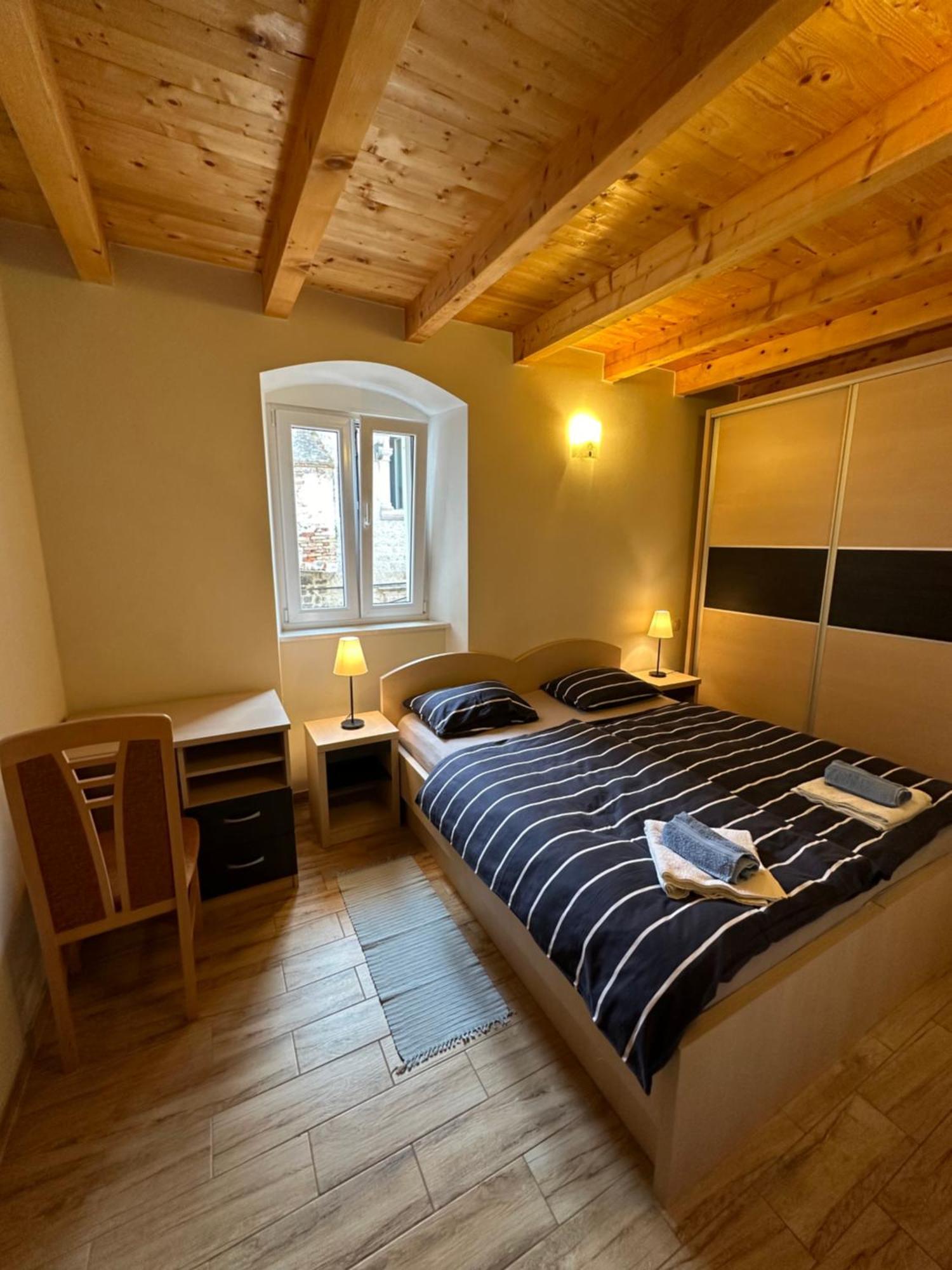 Old Town Apartments Trogir - Free Parking エクステリア 写真