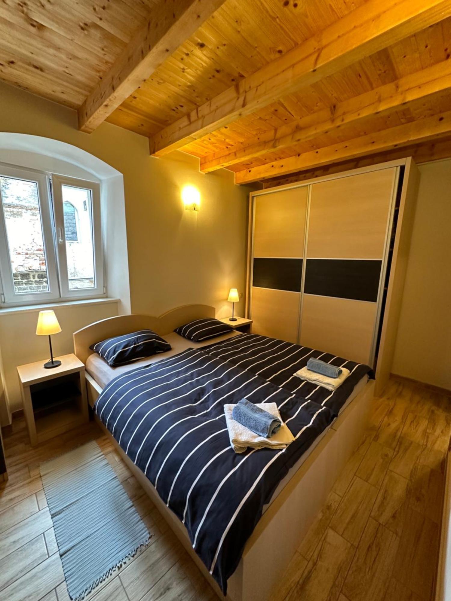 Old Town Apartments Trogir - Free Parking エクステリア 写真