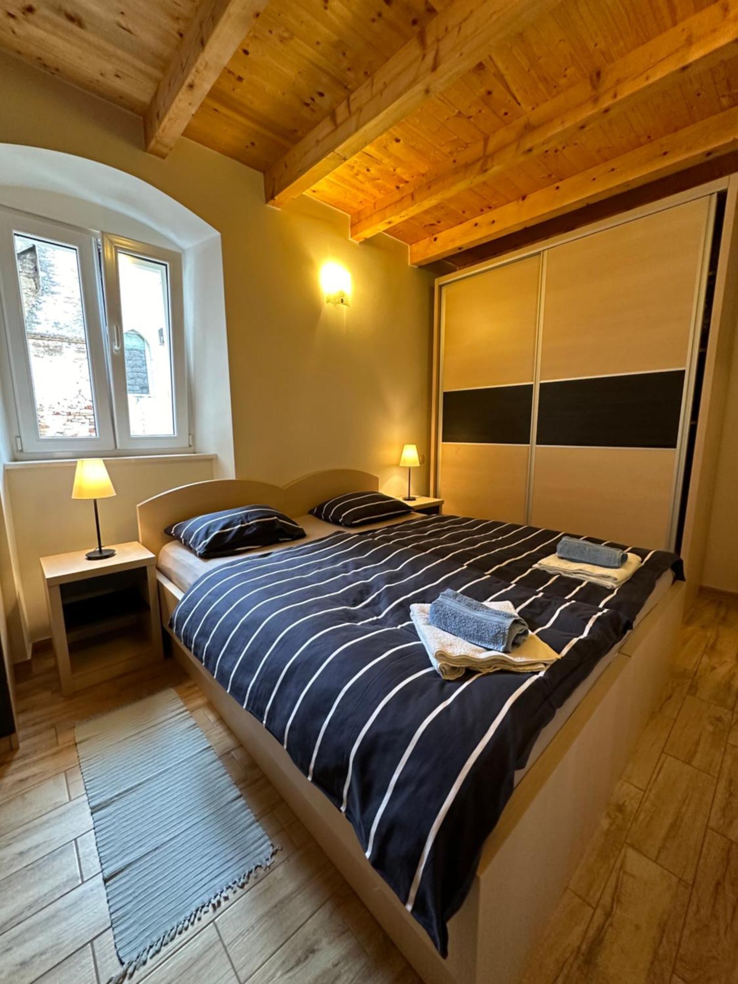 Old Town Apartments Trogir - Free Parking エクステリア 写真