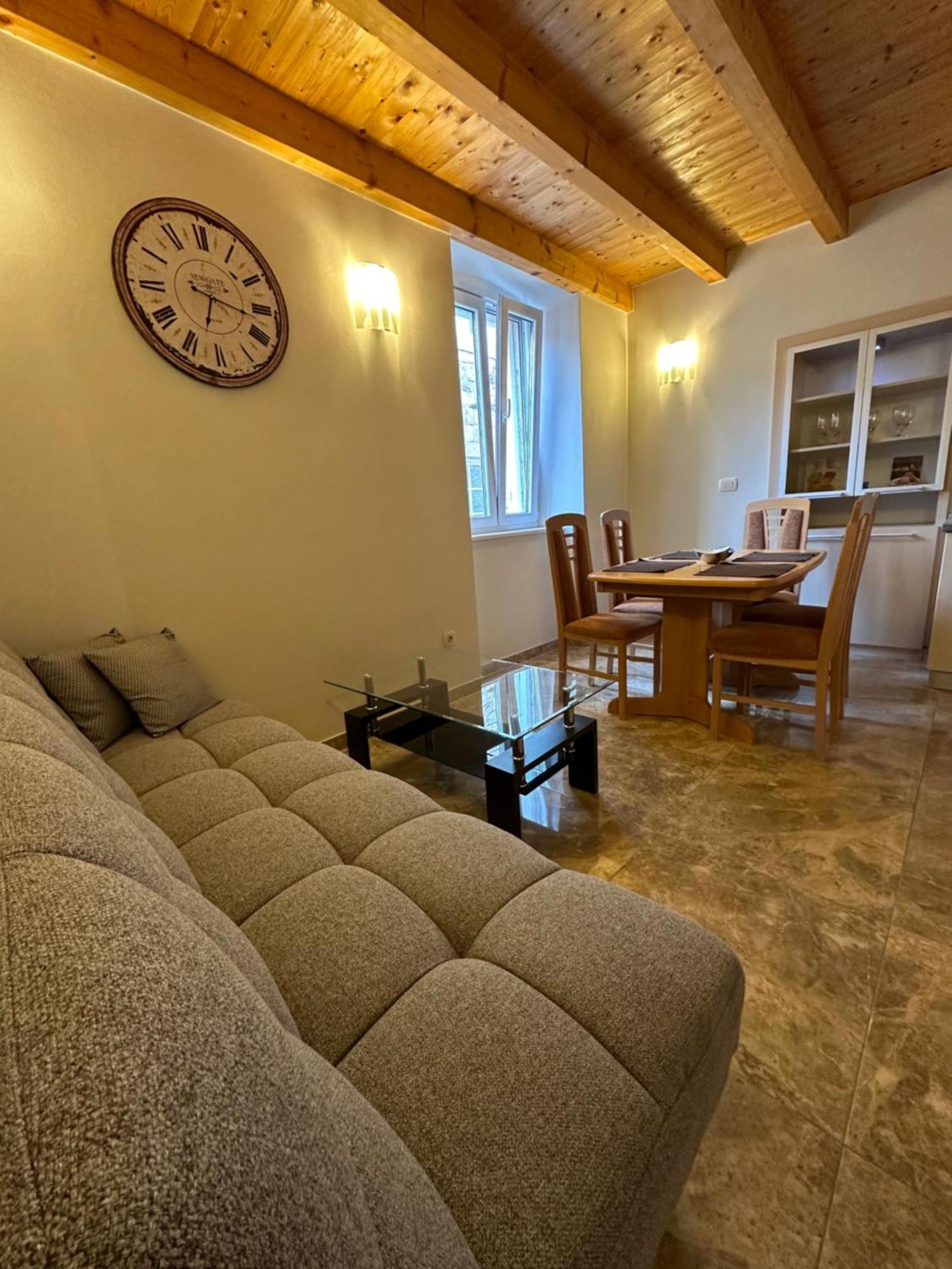 Old Town Apartments Trogir - Free Parking エクステリア 写真